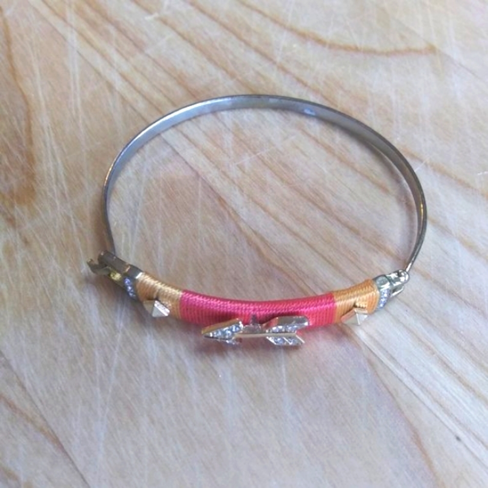 Pink- Orange Thread Wrapped Arrow Bracelet Gold Rhinestone | New